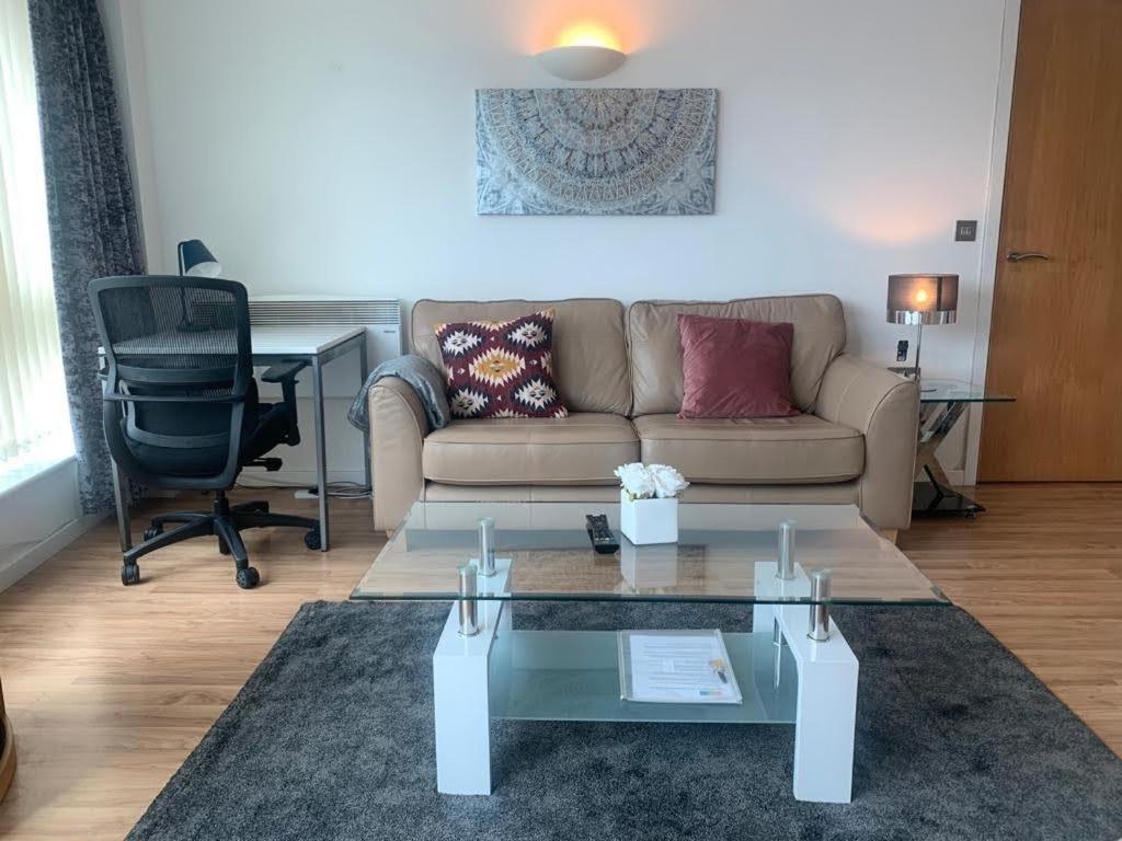 Marco Island -Spacious City Centre 2 Bedroom Apartment ノッティンガム エクステリア 写真
